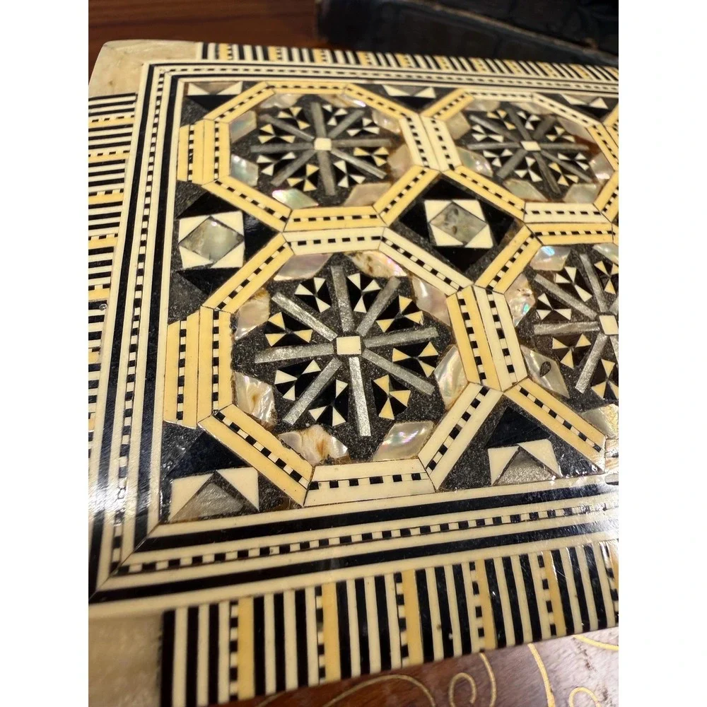 Vintage Marquetry Mother of Pearl‎ Box